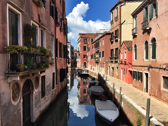 Туристы заставили Венецию ввести очередной запрет